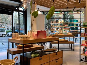 Herb&Be proyecto integral de diseño y construcción de tienda - Cristalera 2