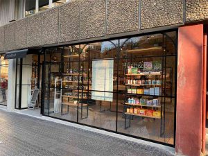 5 claves para diseñar el escaparate y la fachada de tu tienda de moda - Herb&Be (Transparencia)