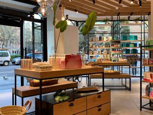 Conoce las últimas tendencias en materiales para tiendas de moda - Herb and Be (Madera)
