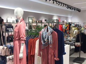 Descubre cómo desarrollamos los últimos conceptos de tienda de Parfois - V6.2 Maniquí ropa
