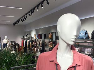 Descubre cómo desarrollamos los últimos conceptos de tienda de Parfois - V6.2 Maniquí iluminación