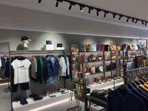 Descubre cómo desarrollamos los últimos conceptos de tienda de Parfois - V6.2 Ropa bolsos